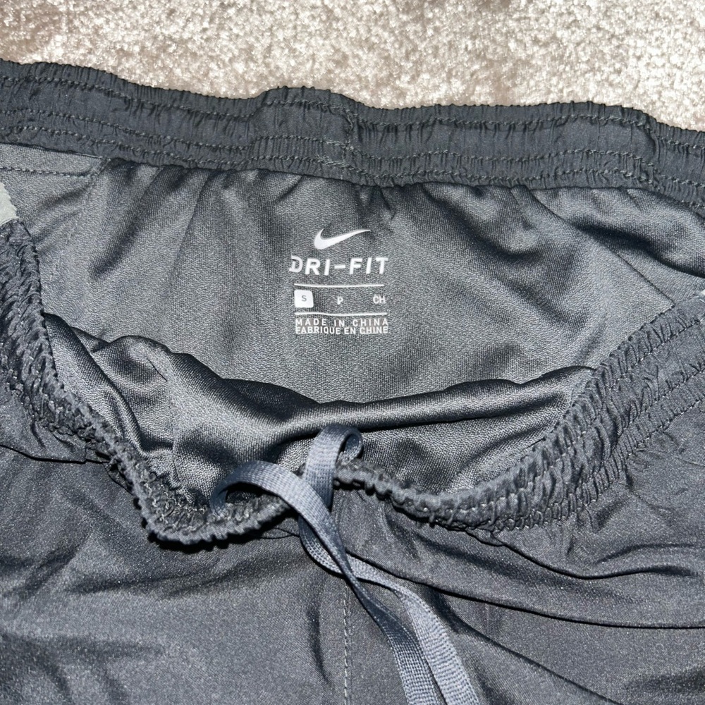 Women’s Nike Tempo Running Shorts Size Small
Dark grey and Blue - Picture 3 of 3